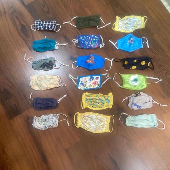 18 KIDS FAVE MASKS COTTON DISNEY TOY STORY PIXAR MINIONS DINOSAURS PAW PATROL - Picture 1 of 9